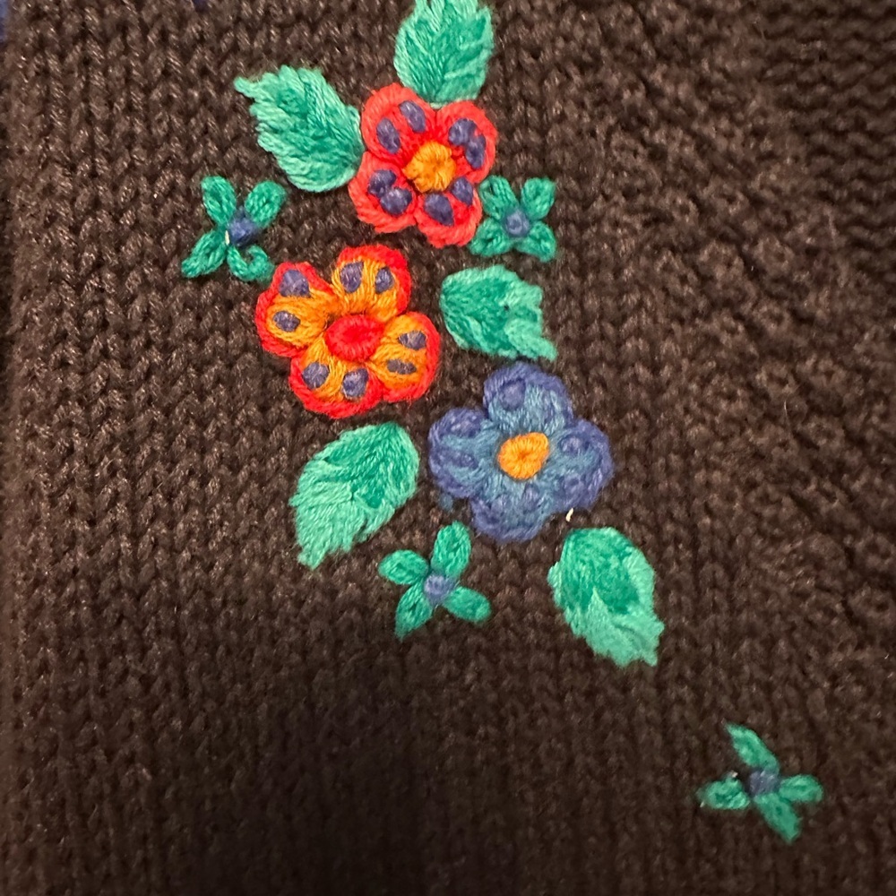 Vintage Maggie Lawrence Navy Blue Cardigan with Colorful Embroidery Size Medium - Picture 4 of 8